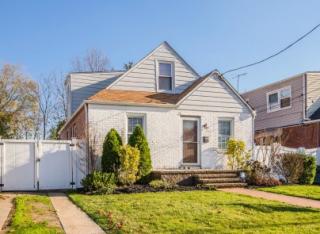 175 Circle Dr, Floral Park, NY 11003-2115