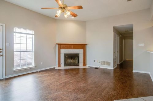 1913 Lee Dr, Denton TX  76209-4789 exterior