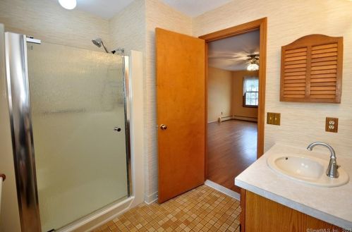 156 Carriage Way, Windsor CT 06095-2008 exterior