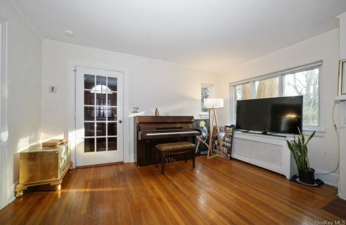 1187 Post Rd, Scarsdale NY  10583-2023 exterior