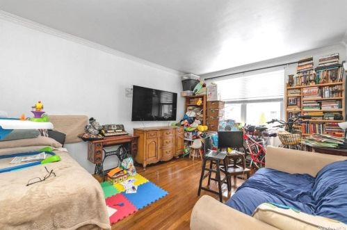 25-49 42nd St, Long Island City, NY 11103-1026