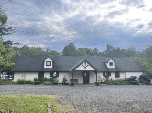 1751 Circle Dr, Martinsville NJ  08836-2148 exterior