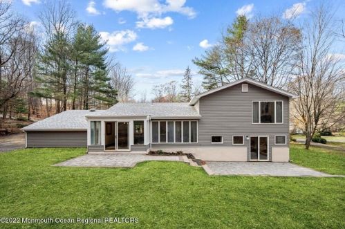 10 Mt Dr, Holmdel Village NJ  07733-1332 exterior