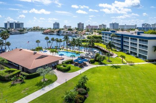 951 Spanish Cir, Delray Beach FL  33483-4770 exterior