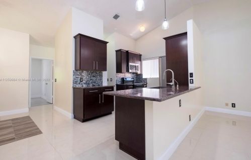 18 Via De Casas Sur, Boynton Beach, FL 33426-8845
