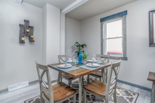 602 New Castle St, Zelienople PA  16063-1049 exterior