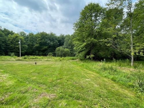 190 Cole Rd, Sandy Lake, PA 16145-2907