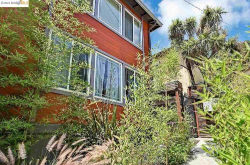 8009 Greenridge Dr, Oakland, CA 94605-3741