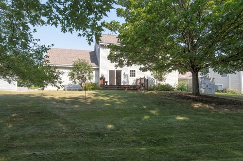 1912 Wexford Ln, Waukesha WI  53186-1252 exterior