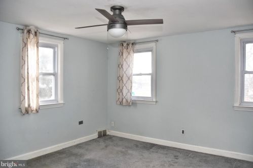 324 Amosland Rd, Holmes PA  19043-1203 exterior