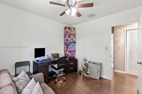 401 57th Way, Hollywood FL  33023-1435 exterior