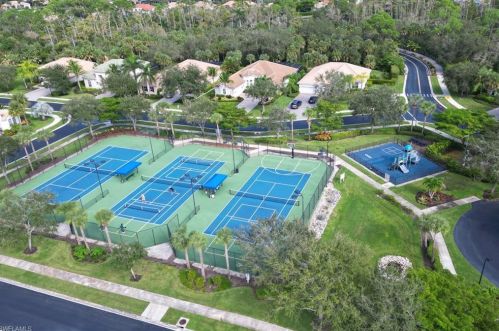 16200 Parque Ln, Naples FL  34110-2826 exterior