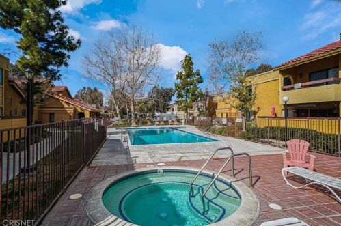 18750 Mandan St, Santa Clarita CA  91351-3757 exterior