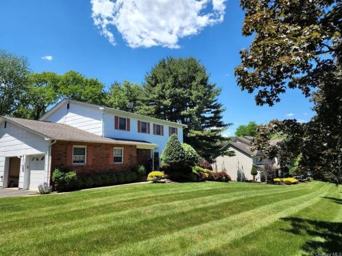 3 Quince Ln, Airmont, NY 10901-3303