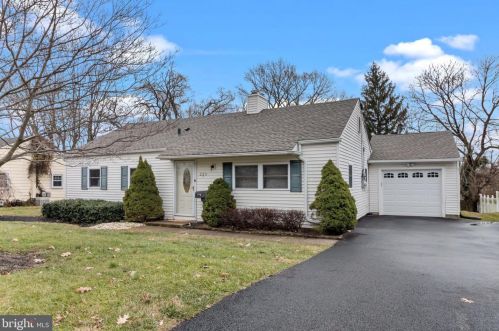 220 Devon Rd, Fairless Hills, PA 19030-2710
