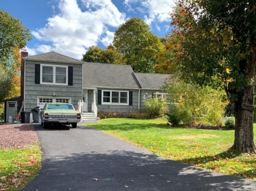 2982 Clearview St, Yorktown Hgts, NY 10598-2404