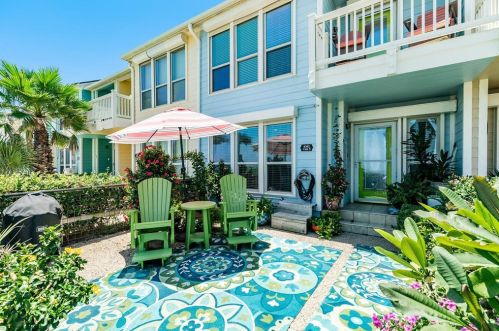 8302 Seawall Blvd, Galveston, TX 77554-7768
