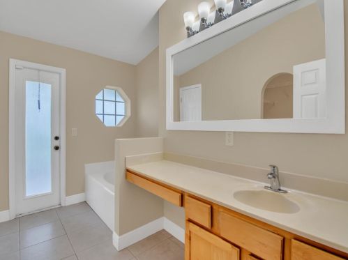 1220 25th Ter, Vero Beach FL 32968-5068 exterior