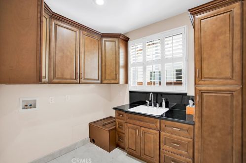 10026 Mattock Ave, Downey CA  90240-3529 exterior