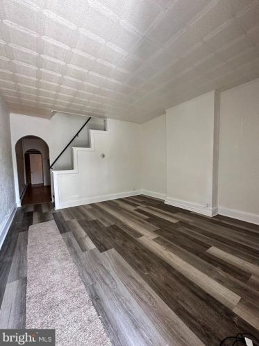 7 Barnt Ave, Trenton, NJ 08611-2619