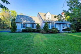 1055 Sutton Pl, Greenport, NY 11944-1926