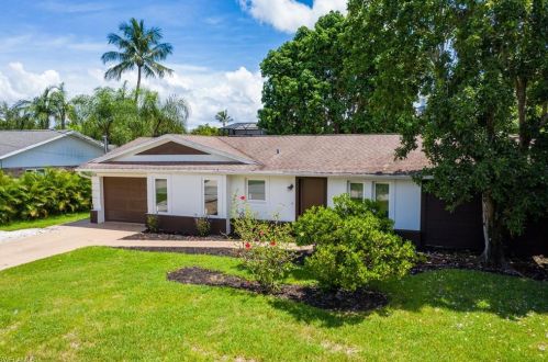 27211 Belle Rio Dr, Bonita Springs, FL 34135-4430