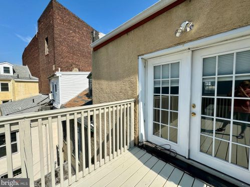 306 Green St, Philadelphia PA  19123-2920 exterior