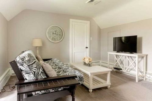 72 Maple Ave, Fishkill NY  12524-2213 exterior