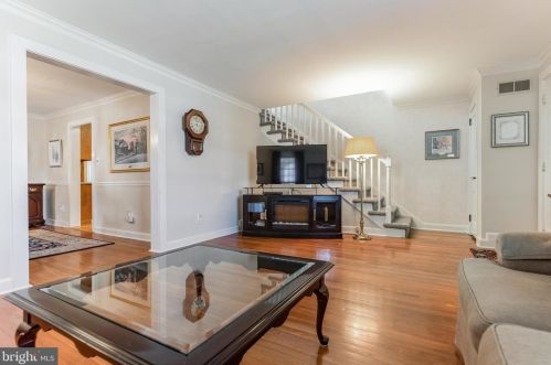 18 Richard Ave, Wilmington, DE 19805-2084