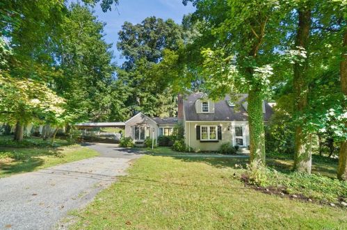 4 Foster Pl, Pleasantville, NY 10570-1818