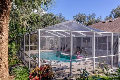 963 Ridgewood Ter, Tarpon Springs FL  34689-2622 exterior