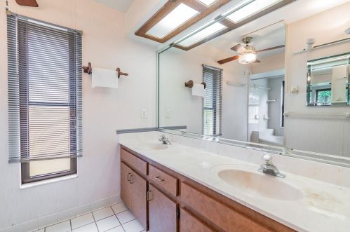 321 Sybelia Ave, Maitland FL  32751-4752 exterior