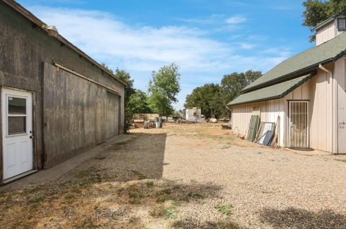 5057 Harney Ln, Lodi CA  95240-6922 exterior