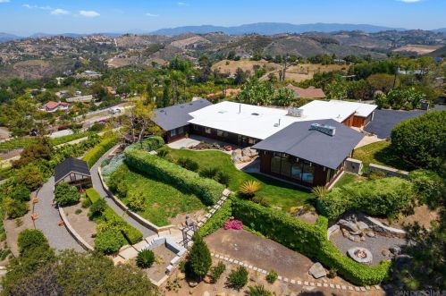 1226 Via Del Cerro, Vista, CA 92084-1525