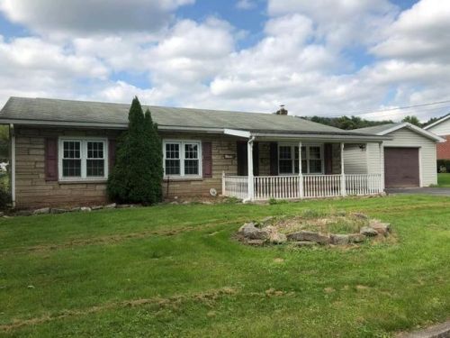 317 7th Ave, Burnham, PA 17009-1410