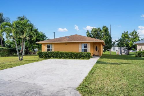 509 Boone Ave, Pahokee, FL 33476-1203