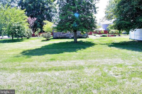 5 Middleton Dr, Trenton NJ exterior