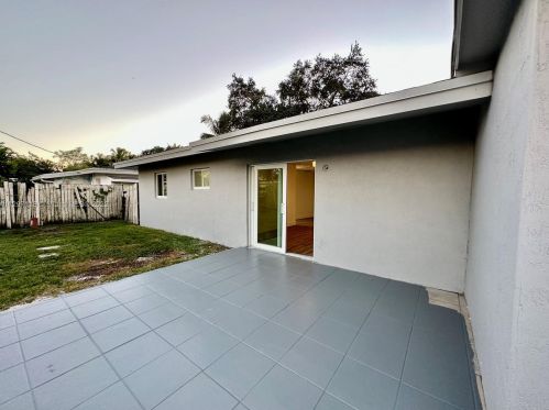 2231 57th Way, Hollywood FL  33021-3828 exterior