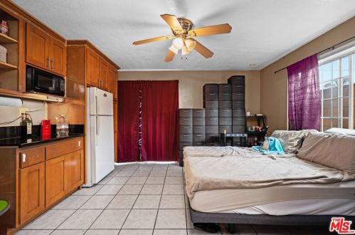 1069 Ridgewood St, Long Beach CA  90807-1023 exterior