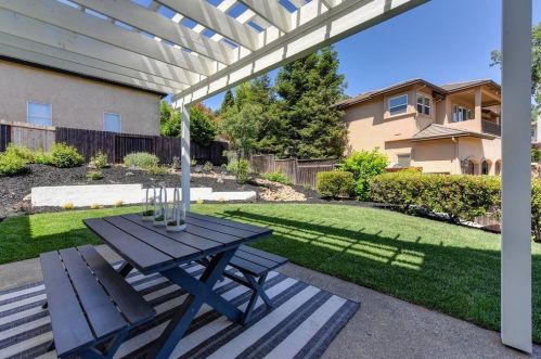 1535 Barcelona Dr, Folsom CA  95762-7212 exterior