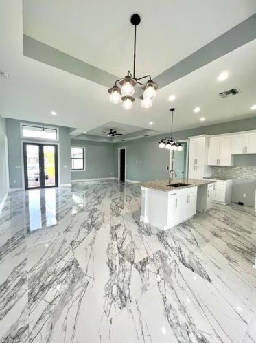 6498 Everglades Blvd, Naples, FL 34120-2603
