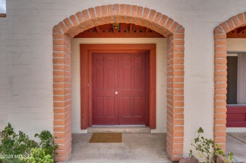 8472 Wildcat Dr, Tucson, AZ 85730-1212