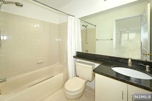 1422 York St, Mahwah NJ  07430-3268 exterior