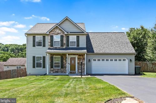 480 Abbey Dr, Mount Wolf, PA 17347-9562