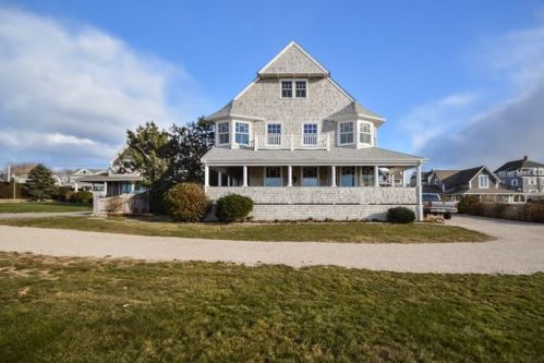 12 Vernon Ave, Falmouth, MA 02540-3403