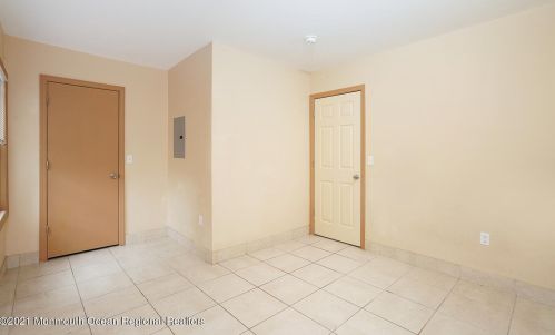 250 Hancock Ave, Pelican Island NJ  08751-2043 exterior