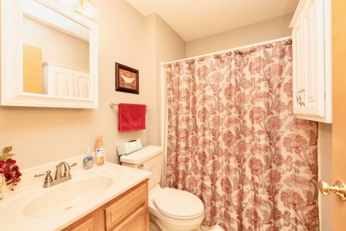 452 Woodside Pl, Bellefontaine OH  43311-1597 exterior