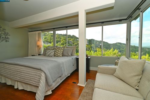 122 El Toyonal, Orinda CA  94563-2133 exterior