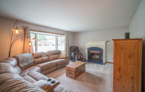 246 Green Valley Pl, West Bend WI  53095-4924 exterior