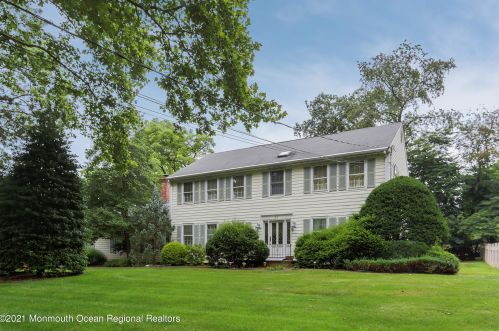 30 Crawford Rd, Middletown, NJ 07748-3208